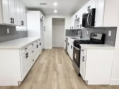 Entry Way - 3807 N 64th Dr, Phoenix, AZ 85033 photo 1 of 1