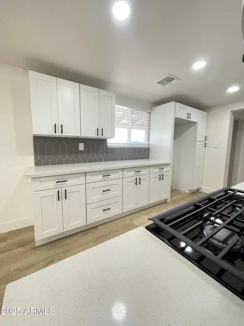 Kitchen - 3807 N 64th Dr, Phoenix, AZ 85033 photo 2 of 3