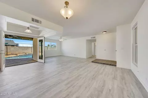 13633 N 40th Dr, Phoenix, AZ 85029 photo 9