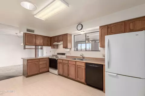 Kitchen - 1543 S Mara Dr, Apache Junction, AZ 85120 photo 2 of 2