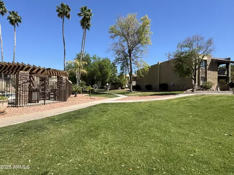 Exterior - 3825 E Camelback Rd #292, Phoenix, AZ 85018 photo 3 of 7