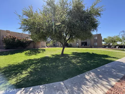 Exterior - 3825 E Camelback Rd #292, Phoenix, AZ 85018 photo 1 of 7