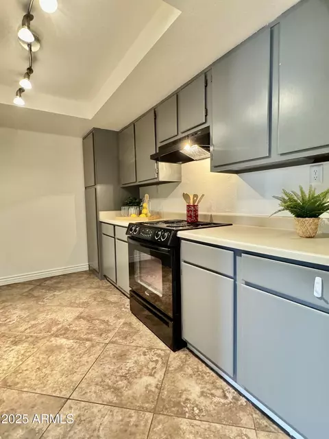 Kitchen - 3825 E Camelback Rd #292, Phoenix, AZ 85018 photo 1 of 4