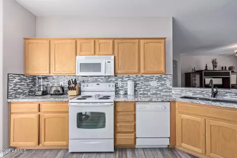 Kitchen - 11034 E Natal Ave, Mesa, AZ 85209 photo 4 of 4