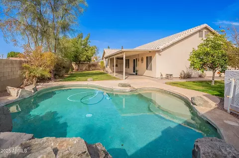 750 S Cholla St, Gilbert, AZ 85233 photo 2