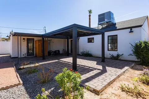 Exterior - 406 W Coolidge St, Phoenix, AZ 85013 photo 7 of 9