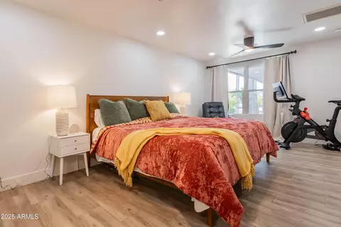 Bedroom - 406 W Coolidge St, Phoenix, AZ 85013 photo 2 of 3
