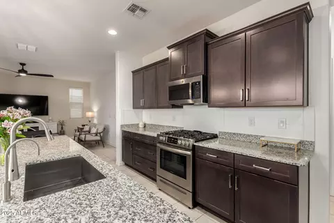 Kitchen - 10657 E Texas Ave, Mesa, AZ 85212 photo 3 of 4