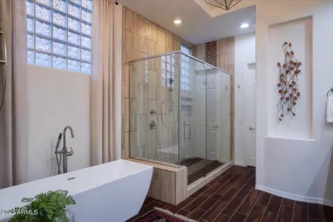 Bath - 3634 E Sands Dr, Phoenix, AZ 85050 photo 2 of 5
