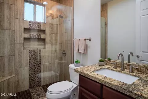 Bath - 3634 E Sands Dr, Phoenix, AZ 85050 photo 4 of 5