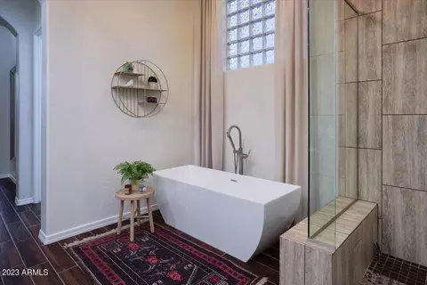 Bath - 3634 E Sands Dr, Phoenix, AZ 85050 photo 3 of 5