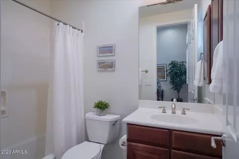 Bath - 3634 E Sands Dr, Phoenix, AZ 85050 photo 5 of 5