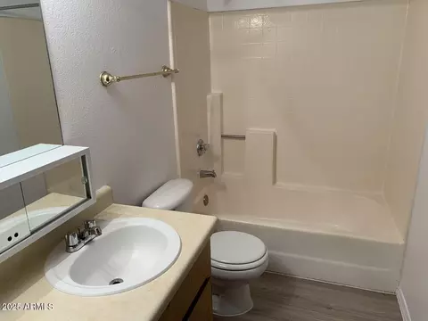 Bath - 2104 Eugie Ter, Phoenix, AZ 85022 photo 2 of 2