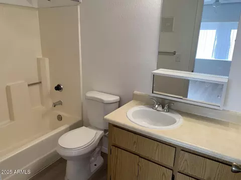 Bath - 2104 Eugie Ter, Phoenix, AZ 85022 photo 1 of 2