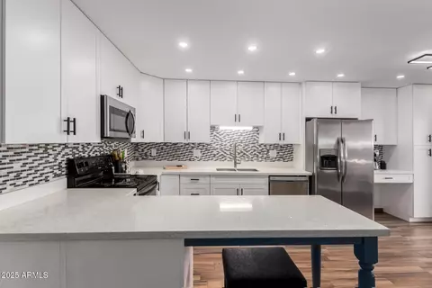 Kitchen - 5525 E Thomas Rd #K6, Phoenix, AZ 85018 photo 2 of 6