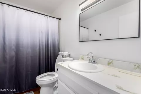 Bath - 5525 E Thomas Rd #K6, Phoenix, AZ 85018 photo 3 of 3