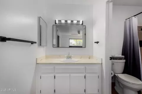 Bath - 5525 E Thomas Rd #K6, Phoenix, AZ 85018 photo 1 of 3