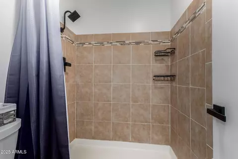 Bath - 5525 E Thomas Rd #K6, Phoenix, AZ 85018 photo 2 of 3