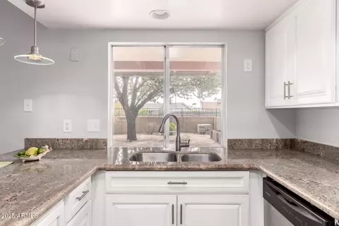 Kitchen - 4701 E Walatowa St, Phoenix, AZ 85044 photo 3 of 3
