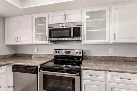 Kitchen - 4701 E Walatowa St, Phoenix, AZ 85044 photo 2 of 3
