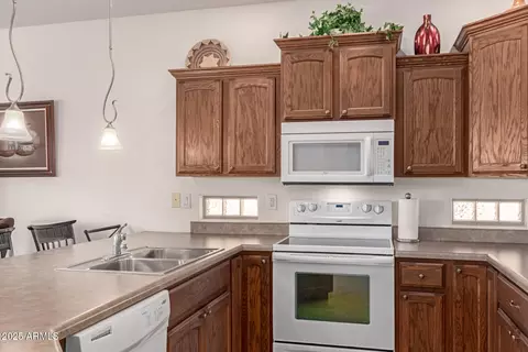 Kitchen - 10960 E Monte Ave #131, Mesa, AZ 85209 photo 3 of 4
