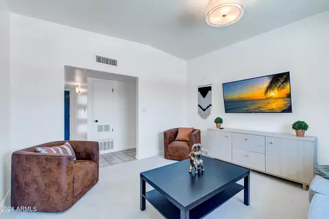 3702 E Laurel Ln, Phoenix, AZ 85028 photo 9