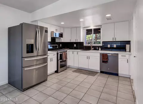 3702 E Laurel Ln, Phoenix, AZ 85028 photo 17