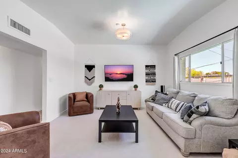 3702 E Laurel Ln, Phoenix, AZ 85028 photo 3