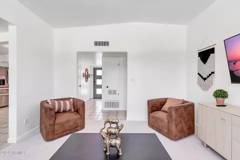 3702 E Laurel Ln, Phoenix, AZ 85028 photo 8