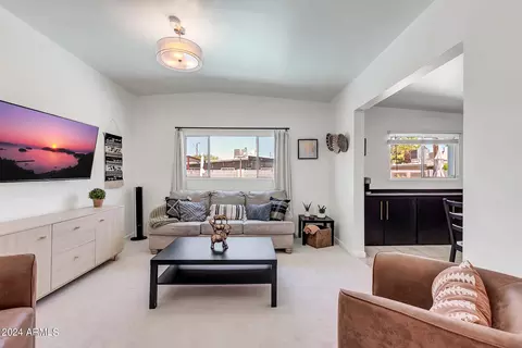3702 E Laurel Ln, Phoenix, AZ 85028 photo 10
