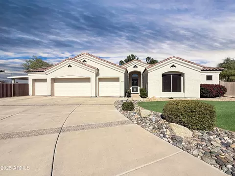 4648 W Villa Linda Dr, Glendale, AZ 85310