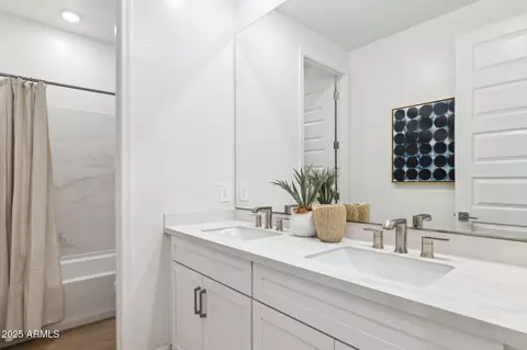 Bath - 1123 E Mcneil St, Phoenix, AZ 85042 photo 5 of 5