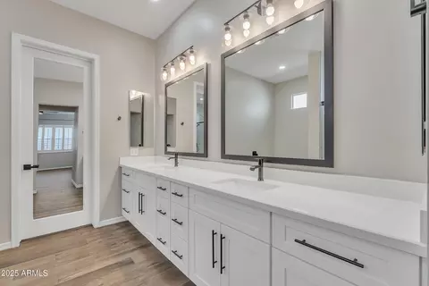 Bath - 2458 E Lark St, Gilbert, AZ 85297 photo 2 of 6
