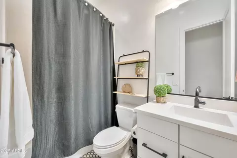 Bath - 1464 E Aris Dr, Gilbert, AZ 85298 photo 4 of 6