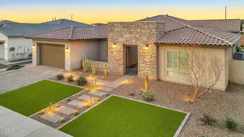 Exterior - 1464 E Aris Dr, Gilbert, AZ 85298 photo 14 of 20