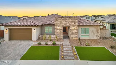 Exterior - 1464 E Aris Dr, Gilbert, AZ 85298 photo 13 of 20