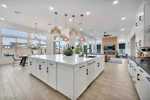 Kitchen - 1464 E Aris Dr, Gilbert, AZ 85298 photo 4 of 6