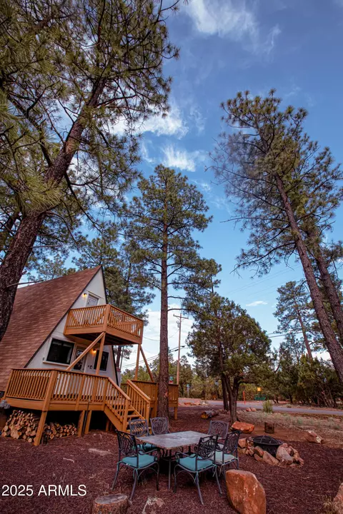 2124 Forest Park Dr, Overgaard, AZ 85933
