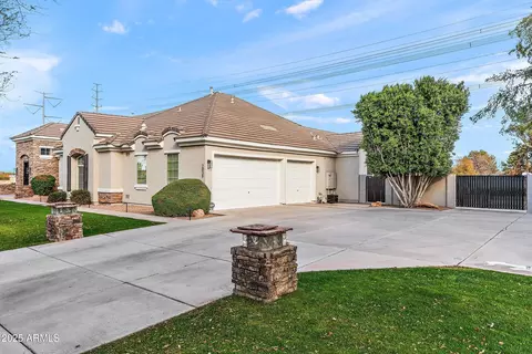 Exterior - 2838 E Vaughn Ct, Gilbert, AZ 85234 photo 3 of 15