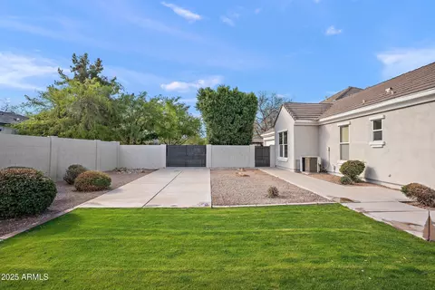 Exterior - 2838 E Vaughn Ct, Gilbert, AZ 85234 photo 13 of 15