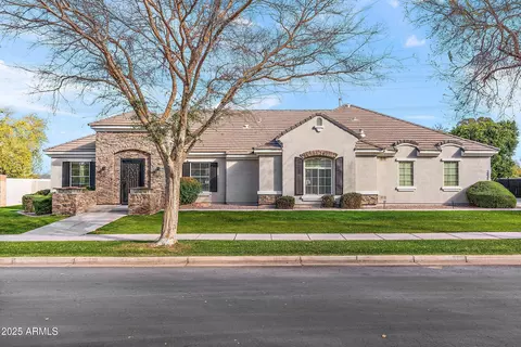 2838 E Vaughn Ct, Gilbert, AZ 85234