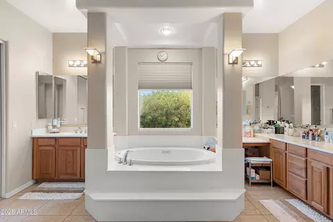 Bath - 2838 E Vaughn Ct, Gilbert, AZ 85234 photo 3 of 6