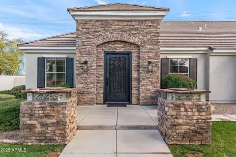 Exterior - 2838 E Vaughn Ct, Gilbert, AZ 85234 photo 4 of 15