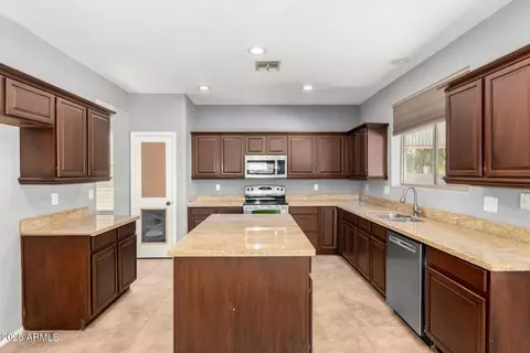 Kitchen - 10452 E Florian Ave, Mesa, AZ 85208 photo 2 of 3