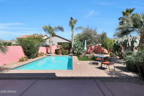814 W Agrarian Hills Dr, San Tan Valley, AZ 85143