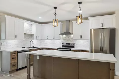 Kitchen - 2202 E Osborn Rd, Phoenix, AZ 85016 photo 2 of 5