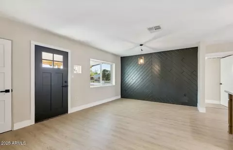 Living - 2202 E Osborn Rd, Phoenix, AZ 85016 photo 4 of 11