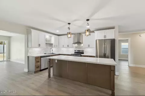 Kitchen - 2202 E Osborn Rd, Phoenix, AZ 85016 photo 3 of 5