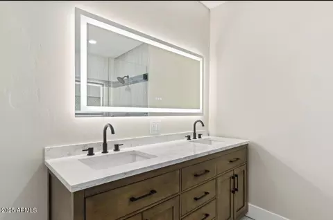 Bath - 2202 E Osborn Rd, Phoenix, AZ 85016 photo 5 of 5