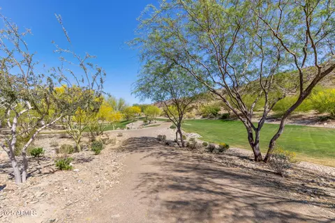 View/Area - 917 E La Mirada Dr, Phoenix, AZ 85042 photo 1 of 10